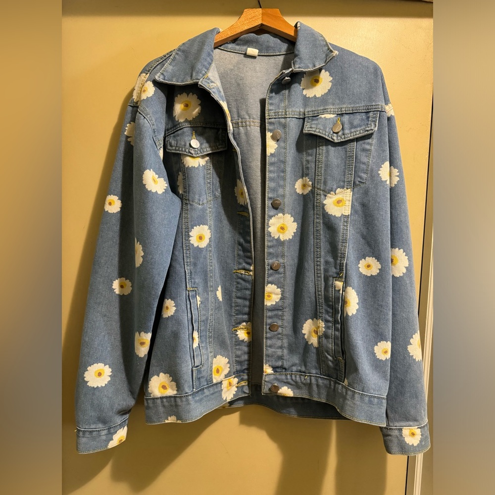 Vintage 90’s Jean jacket with daisy print